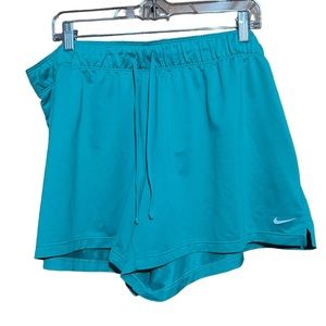 Nike women’s dri-fit attack training short GUC